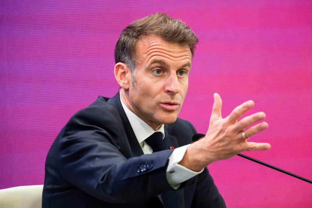Macron s-a enervat în timpul unui eveniment cultural. El a urcat pe scenă și a țipat la public