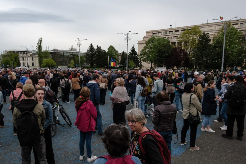 Manifestație în Piața Victoriei pentru susținerea premierului Ilie Bolojan