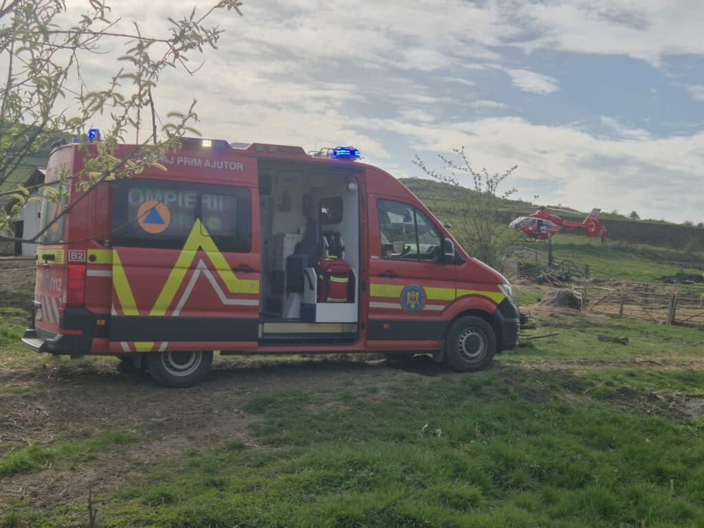 Cluj: Bărbat rănit grav de un utilaj agricol, transportat la spital cu elicopterul SMURD