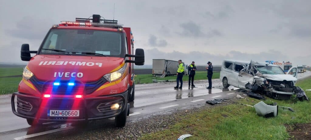 UPDATE Accident rutier pe E85. Patru persoane au nevoie de ajutorul medicilor