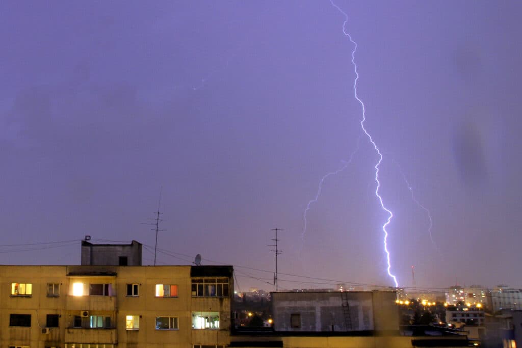 Vânt în Botoșani și Iași, apoi vremea se strică și în Maramureș, Transilvania și Moldova