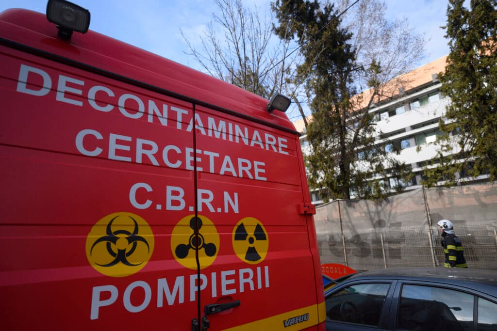 Panică într-o școală din Hunedoara după ce un elev a pulverizat spray lacrimogen
