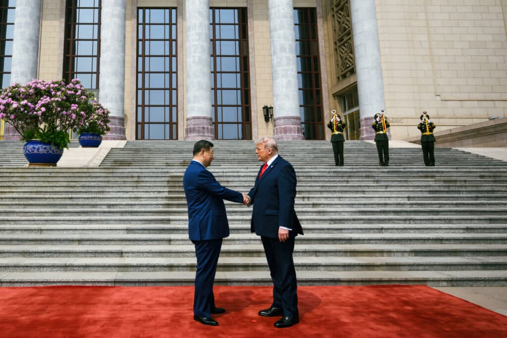 Gesturile dintre Trump și Xi au atras atenția la summitul de la Beijing. Ce au observat experții în limbaj corporal