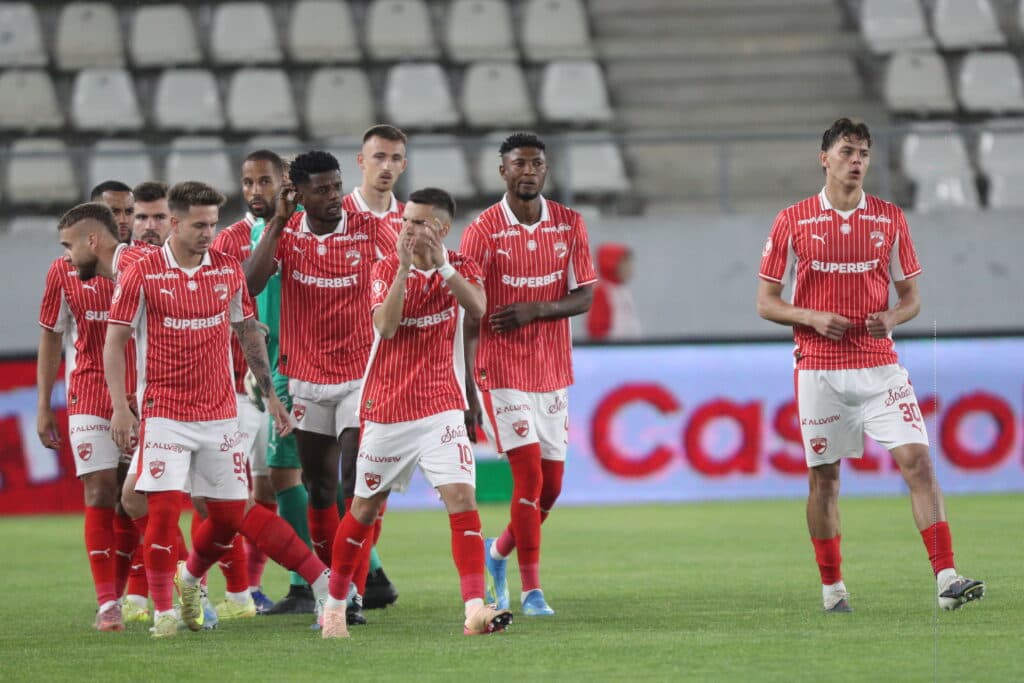 Derby cu Europa pe masă: Dinamo şi FCSB se înfruntă într-un meci decisiv. UPDATE Echipele de start