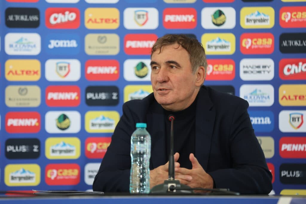 Selecţionerul Gheorghe Hagi a stabilit lotul pentru meciul cu Ţara Galilor. Şapte tricolori au părăsit cantonamentul