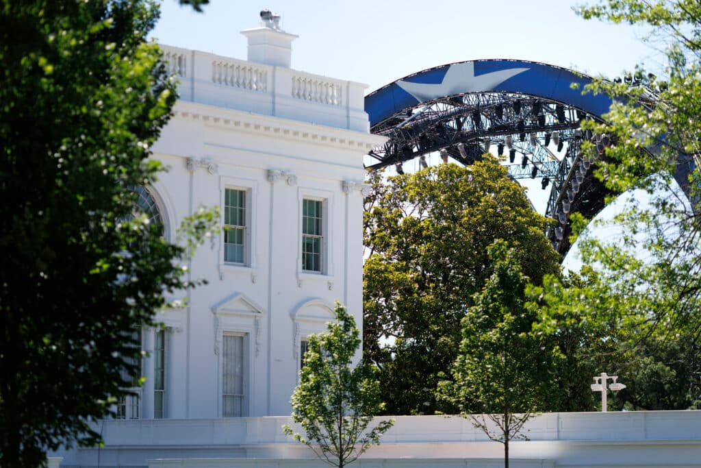 Casa Albă se transformă într-un ring UFC. Trump pregătește un eveniment fără precedent pe peluza sudică