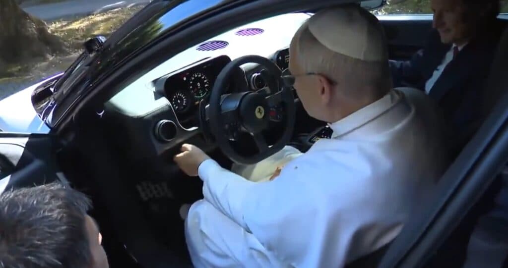 Papa Leon al XIV-lea a testat primul Ferrari electric din istorie