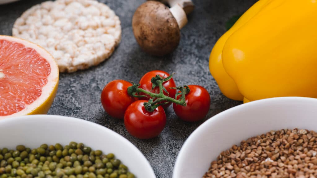 România prelungește plafonarea prețurilor la alimente. Măsura ar putea rămâne până la finalul anului