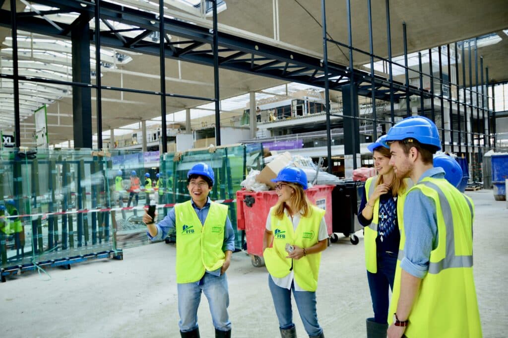 Domeniul care duce lipsă acută de angajați recrutează direct din facultăți. Salarii de la 1.000 de euro