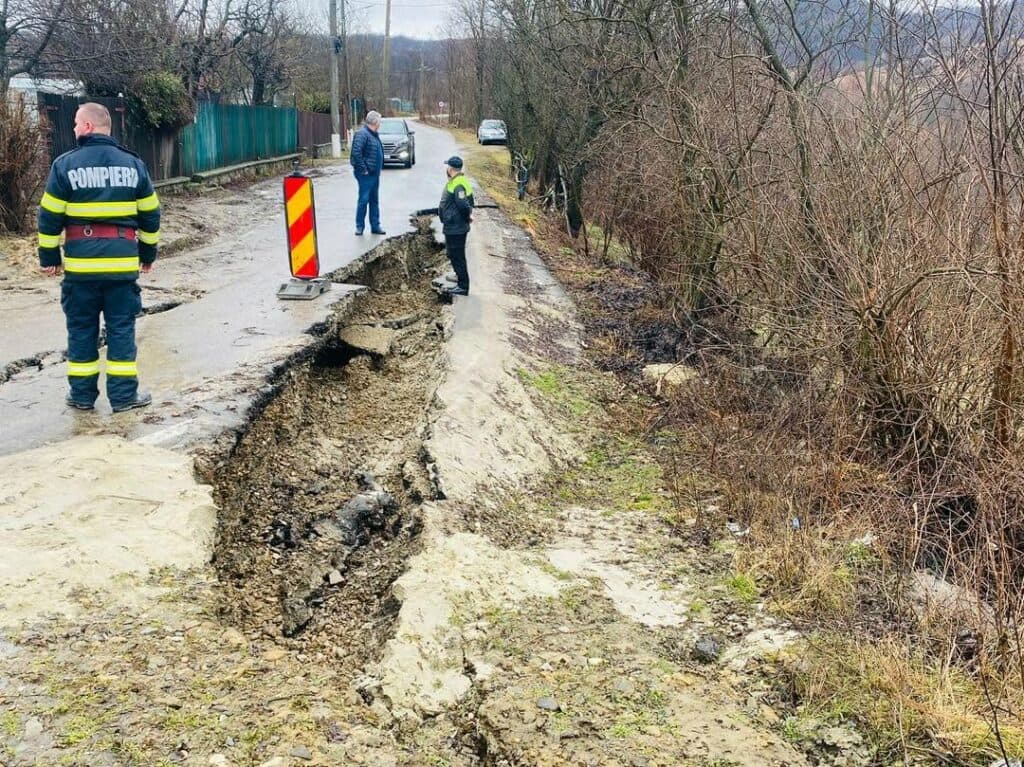 IGSU: Ploile abundente au produs pagube în 12 județe și în București