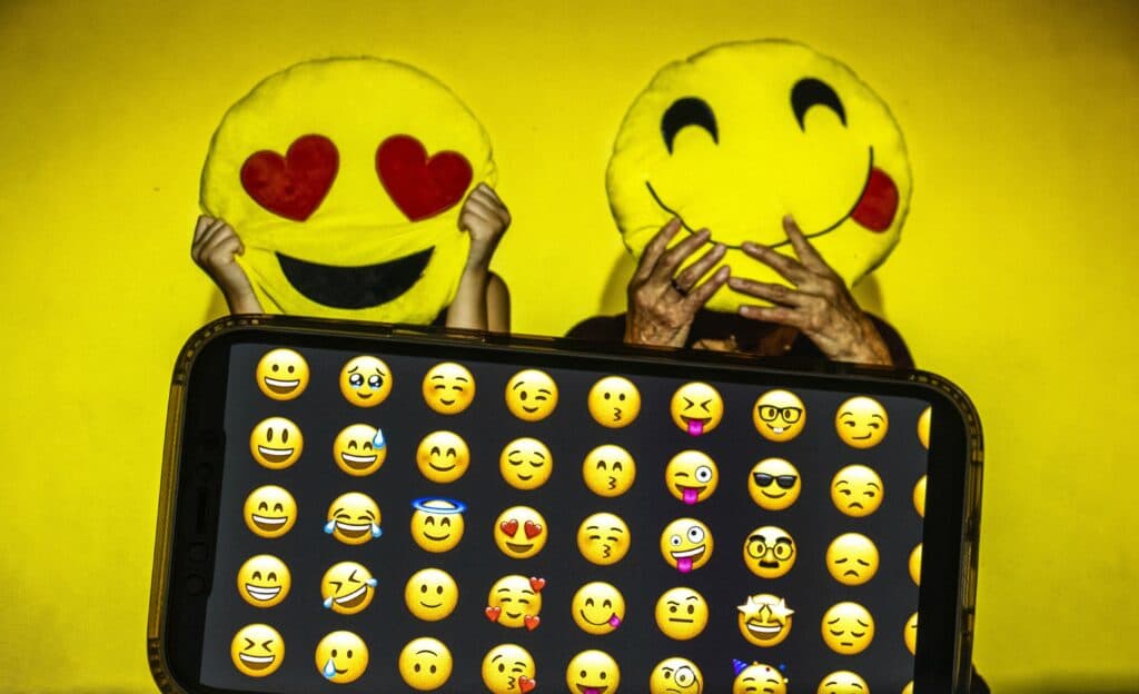 Recenziile cu „emoji-uri” ale clienților, modul în care angajații unui supermarket polonez își iau bonusurile