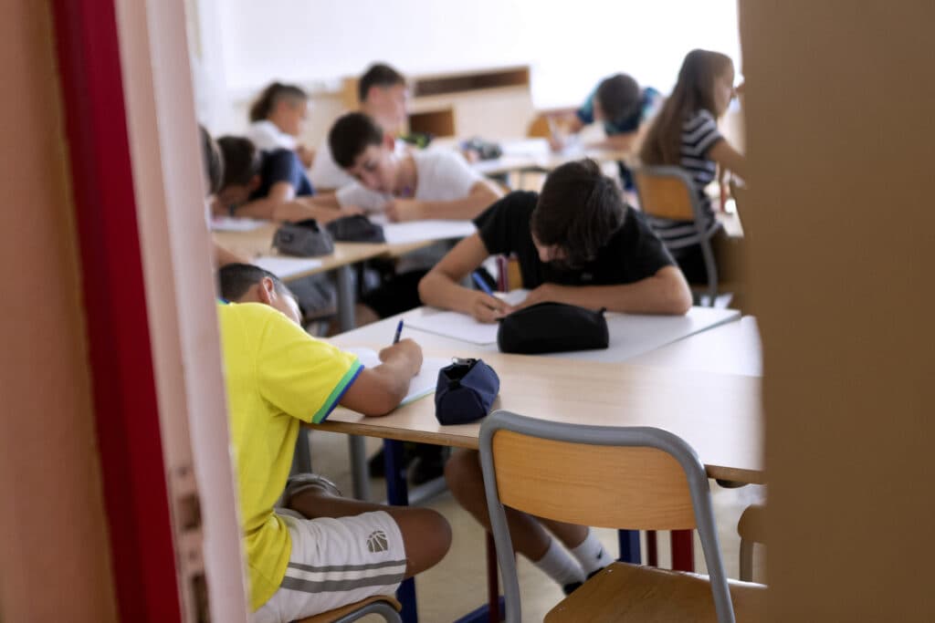 Polonia va interzice telefoanele în școli pentru elevii sub 16 ani
