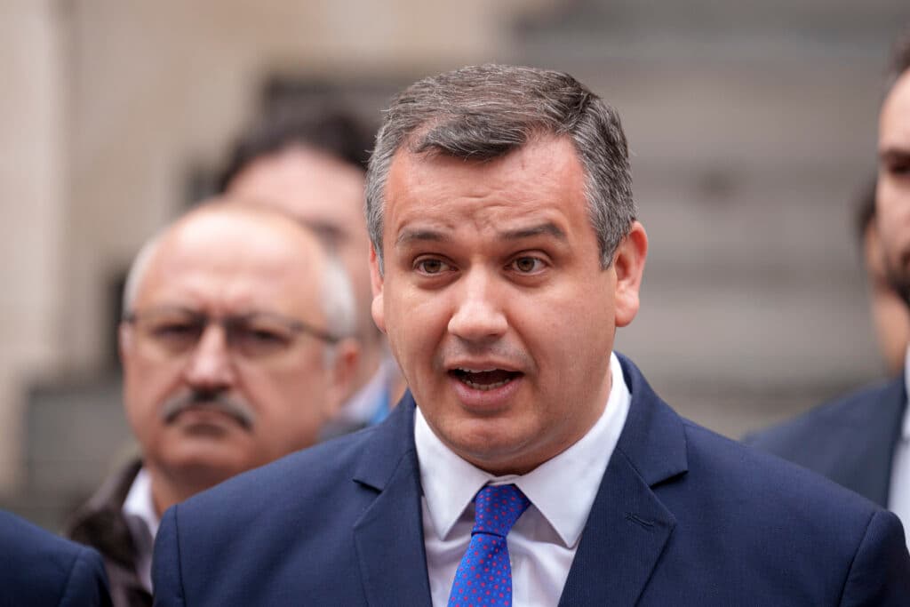 Starea de incompatibilitate a lui Eugen Tomac. Dacă vrea să fie premierul României, trebuie să renunțe la mandatul și avantajele de europarlamentar. Cât câștigă