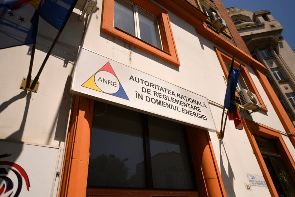 Decizie fără precedent la ANRE: licența unui furnizor de energie, retrasă după abateri repetate. Ce se întâmplă cu clienții