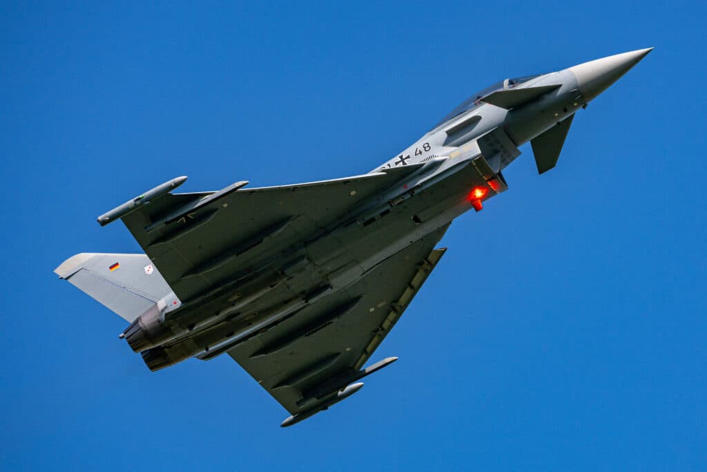 Patru avioane Eurofighter și aproximativ 200 de militari italieni au sosit în România