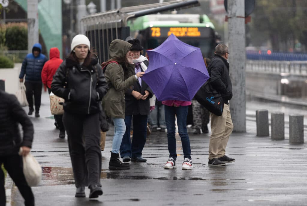 Meteo. Bucureștiul și mai multe județe, sub cod de furtuni puternice. Avertizarea ANM intră în vigoare azi