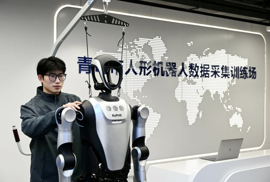Roboții primesc acte de identitate. Decizia Chinei care alimentează dezbaterea despre inteligența artificială