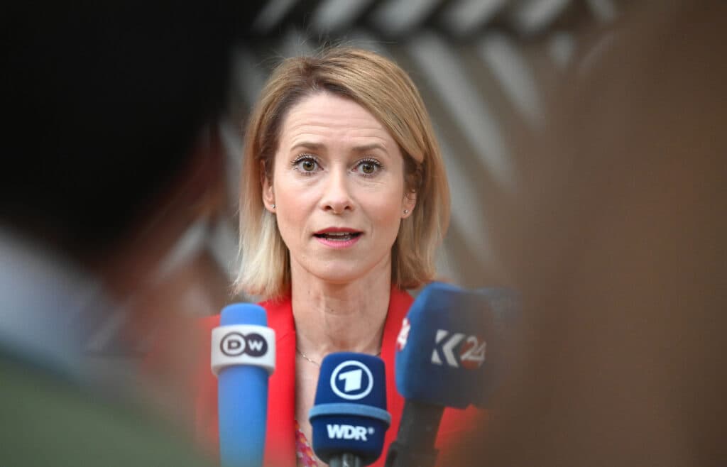 „Europa trebuie să elimine toate lacunele”. Kaja Kallas cere Irlandei să clarifice vânzările de alumină către Rusia, material găsit frecvent în armele de pe câmpul de luptă