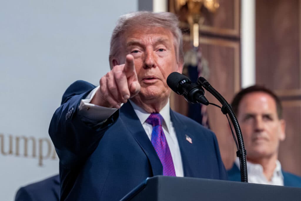 Trump: Iranul „va trebui să plătească prețul” întârzierii unui acord privind conflictul din Orient