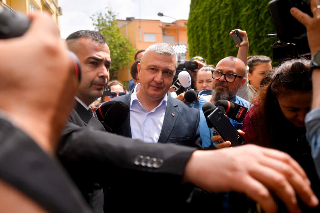 Surse judiciare contrazic varianta șefului SMA, Gheorghiță Vlad: Șeful MApN, Radu Miruță, și Gheorghiță Vlad, șeful SMA, știau de dosarul de la DNA. Audierile au fost amânate chiar din cauza ședinței CSAT pe tema dronei ruse care a lovit blocul din Galați