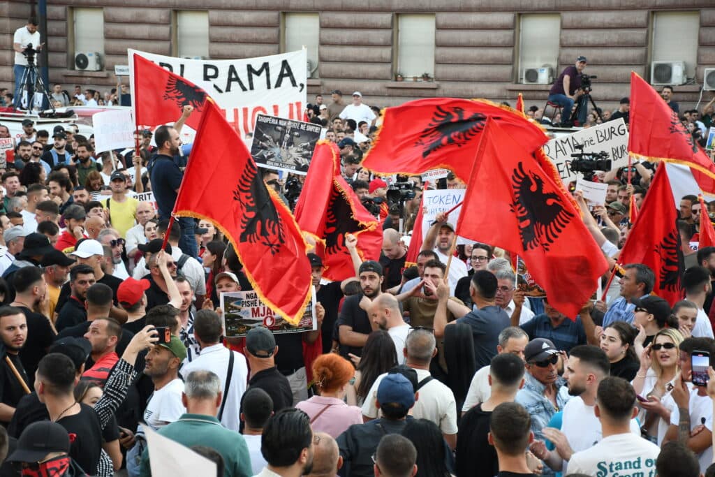Proiectul susținut de ginerele lui Donald Trump stârnește proteste de amploare în Albania