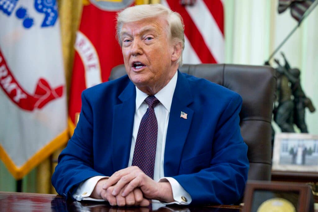 Președintele Trump grațiază un congresman condamnat pentru fraudă de sute de mii de dolari