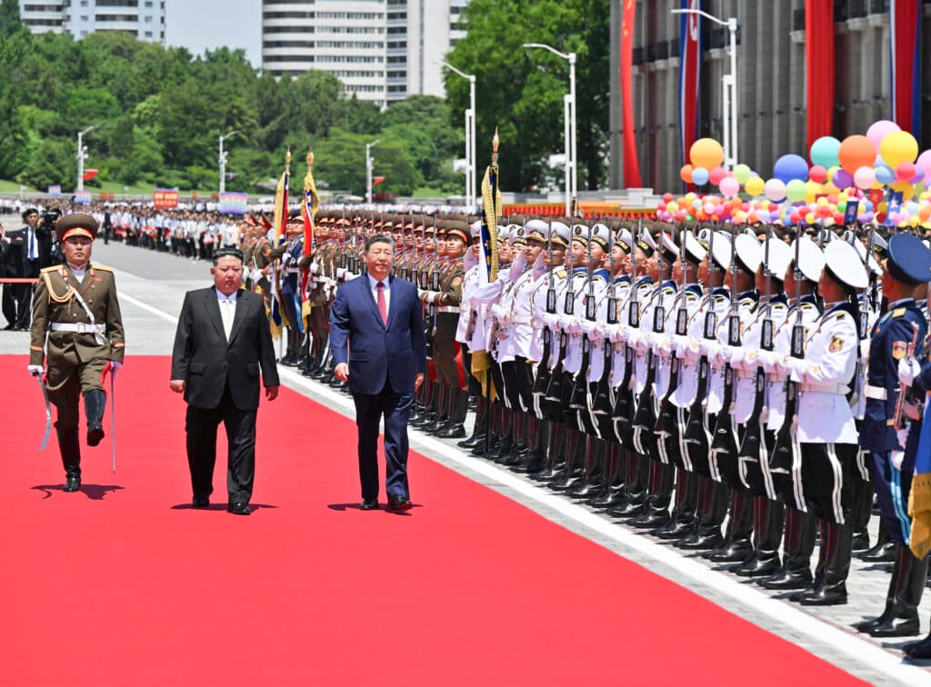 Xi Jinping și Kim Jong Un promit întărirea relațiilor China-Coreea de Nord la summitul de la Phenian
