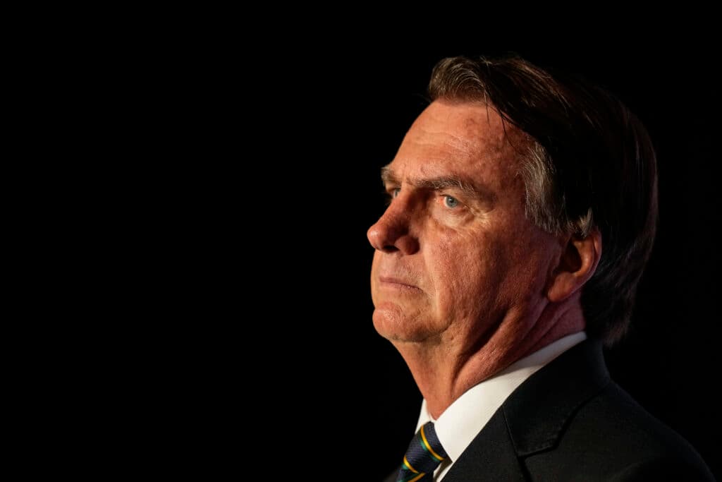 Poliția îl va interoga pe fostul președinte brazilian Jair Bolsonaro despre deținerea unui pistol în timpul arestului la domiciliu