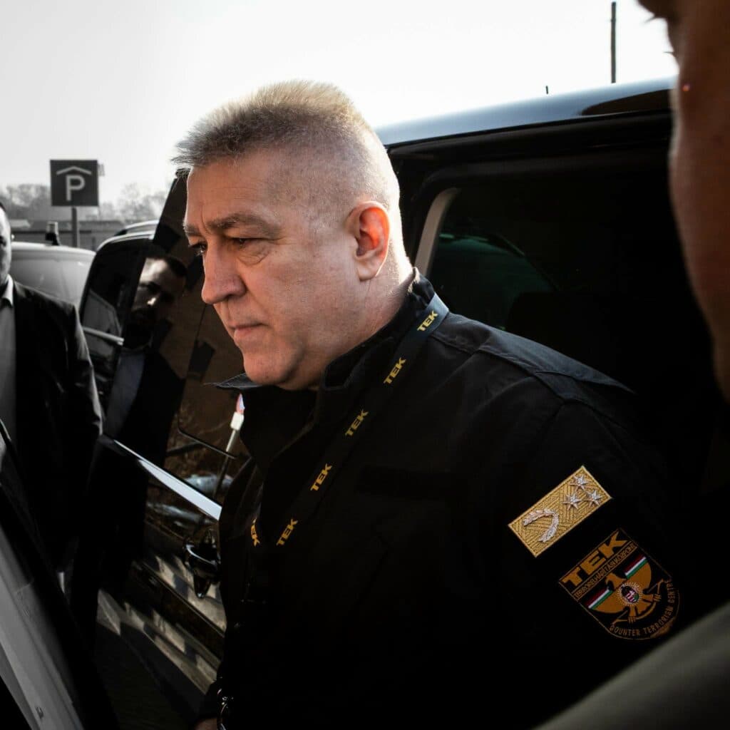 Parchetul din Budapesta l-a ridicat pe János Hajdu, șeful Centrului Antiterorist maghiar (TEK) și omul lui Orban, în scandalul convoiului ucrainean. Cine ar putea urma