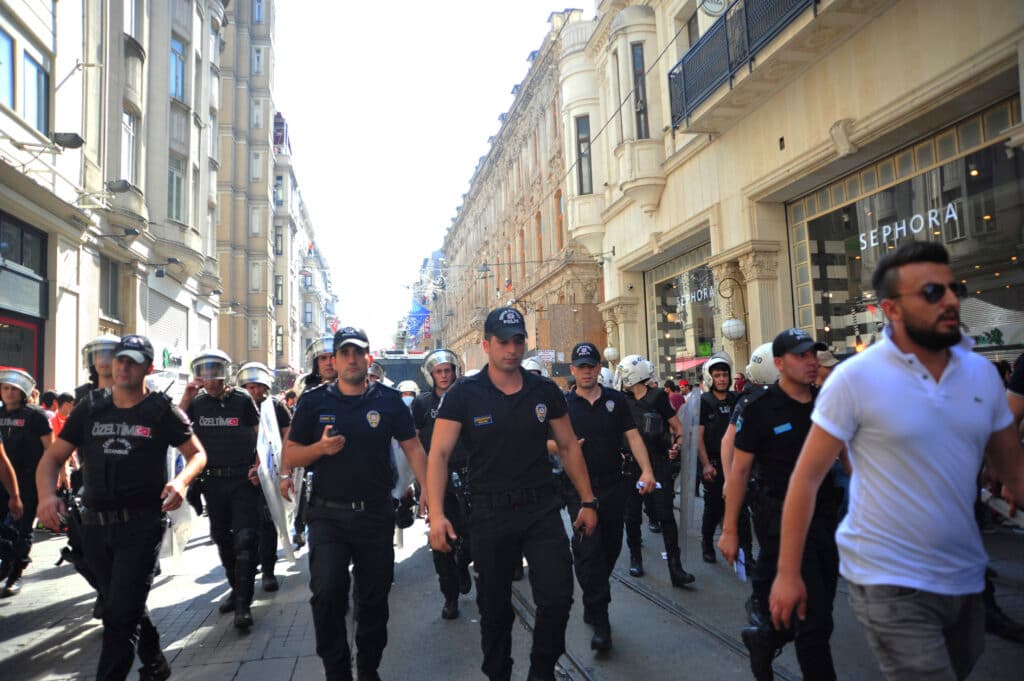 Poliția turcă a reținut cel puțin 50 de persoane la marșul Pride de la Istanbul