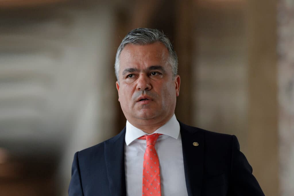 Ce scrie despre „șansele lui Veștea” cea mai mare companie la nivel mondial de consultanță și risc politic