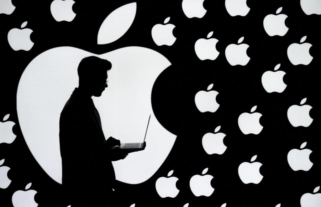 Apple scumpește MacBook-urile și iPad-urile cu 20%, pe fondul crizei cipurilor de memorie