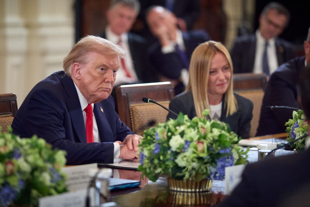 Disputa Trump-Meloni se intensifică: Trump insistă că premierul italian i-a cerut „în repetate rânduri” o fotografie la summitul G7