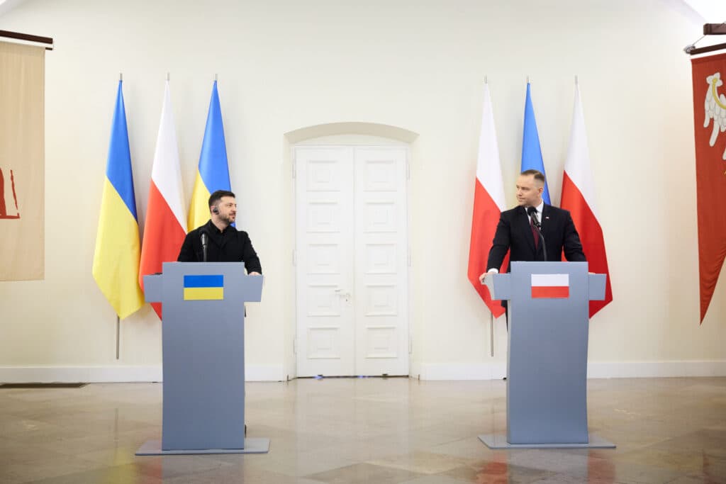 Tensiunile Varșovia – Kiev se accentuează: Volodimir Zelenski boicotează Conferința pentru Reconstrucția Ucrainei din Polonia