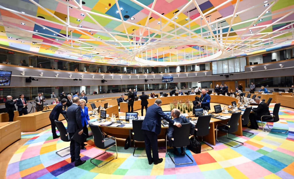 Comisia Europeană propune simplificarea regulilor fiscale și energetice. Companiile ar putea economisi miliarde de euro anual
