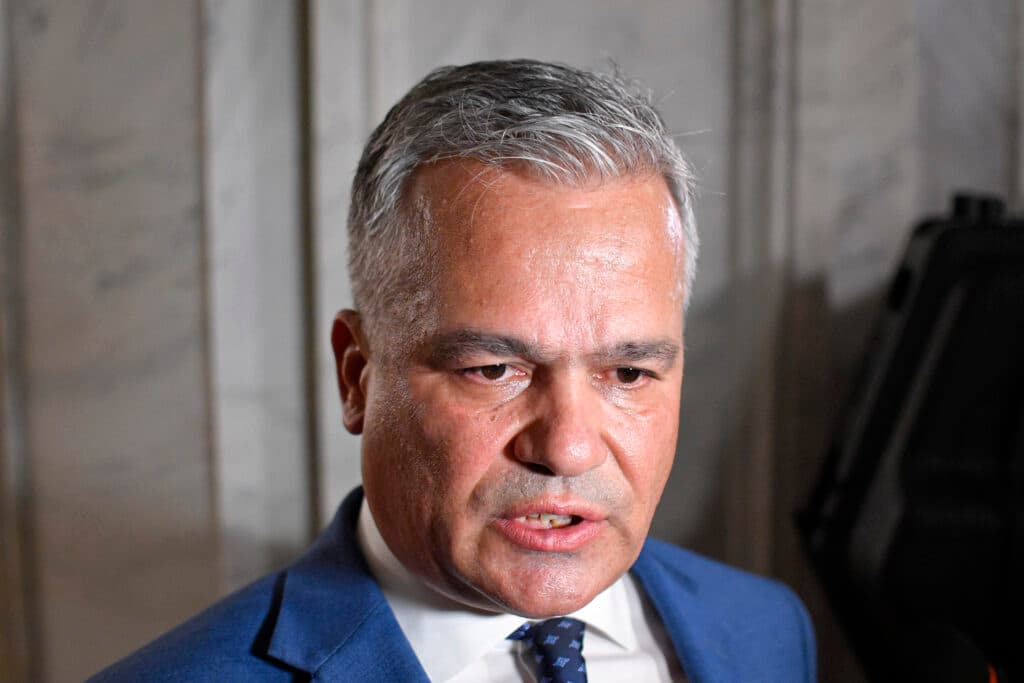 Ședința Birourilor Permanente suspendată va fi reluată. Noul guvern Adrian Veștea ar putea cere AZI votul de încredere