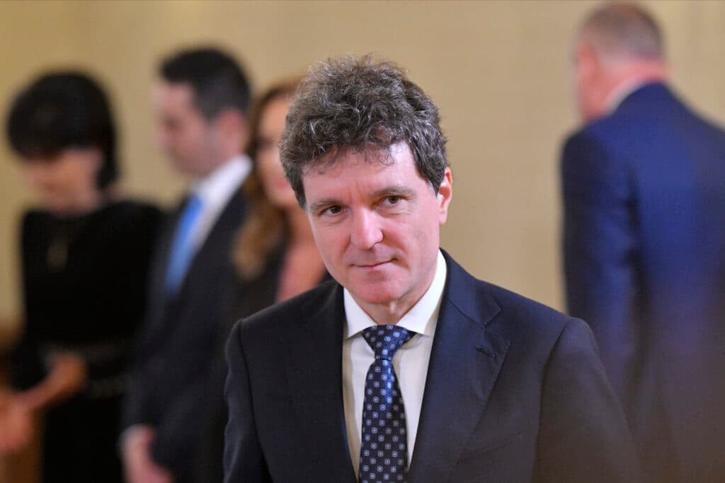Zi decisivă pentru formarea noului Guvern. Liderii partidelor se întâlnesc diseară cu Nicușor Dan la Palatul Cotroceni. Siegfried Mureșan și Sorin Grindeanu, variantele de premier