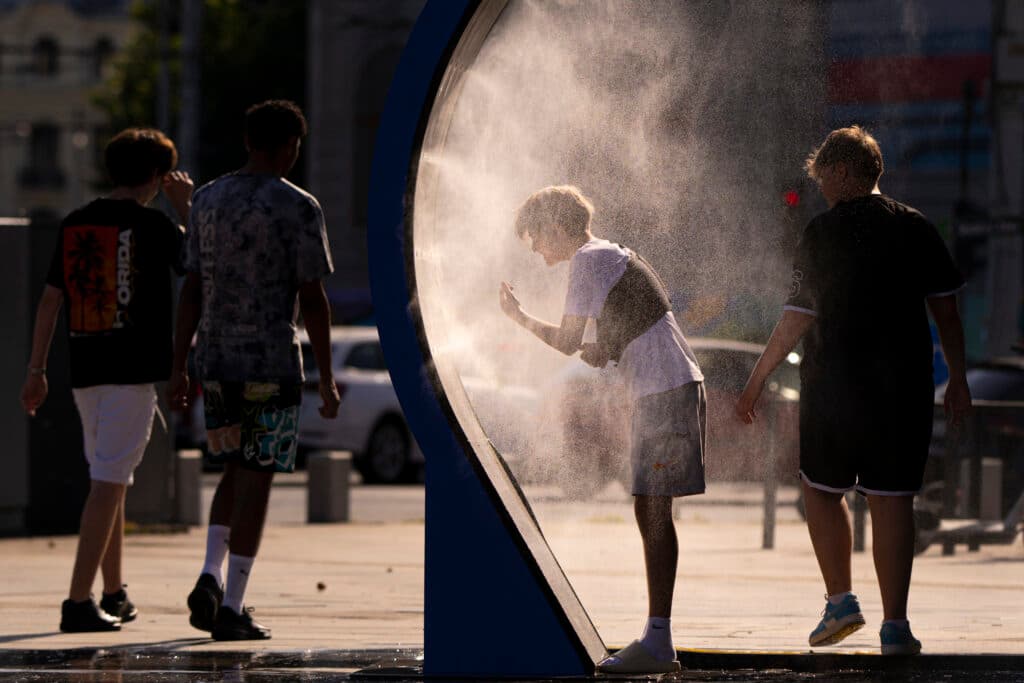 Prognoza meteo pentru următoarele două săptămâni. ANM anunță temperaturi de 40 de grade, apoi ploi în mai multe regiuni