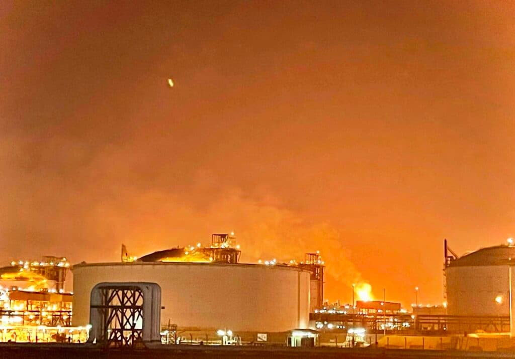 Explozie devastatoare în Qatar: 54 de răniți și 18 dispăruți la principalul terminal de gaze