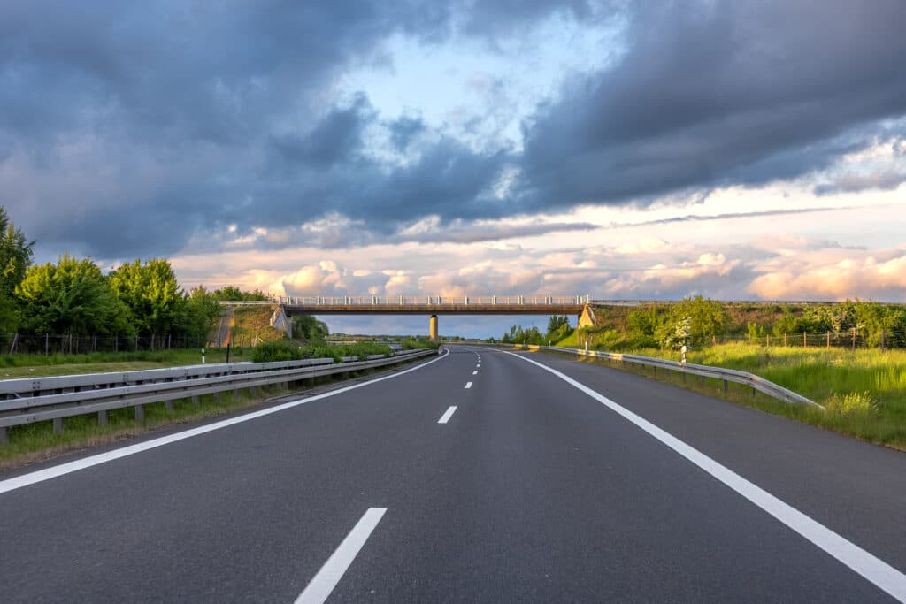 Europa frânează, dar două locuri încă refuză să impună limite de viteză șoferilor
