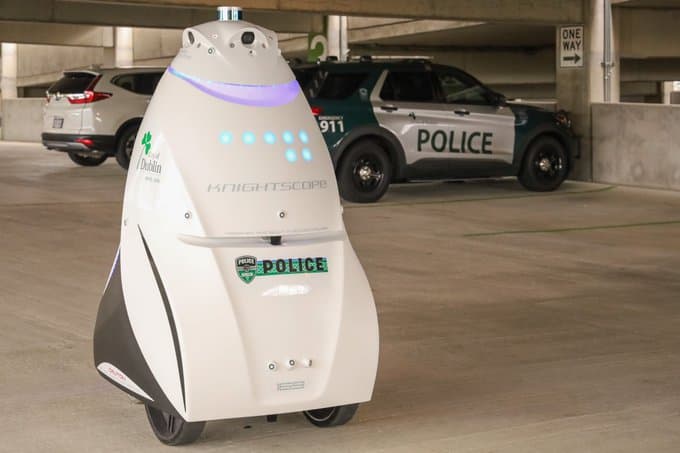 Polițistul robot al unui oraș american, concediat pentru că a fost tolerant și leneș