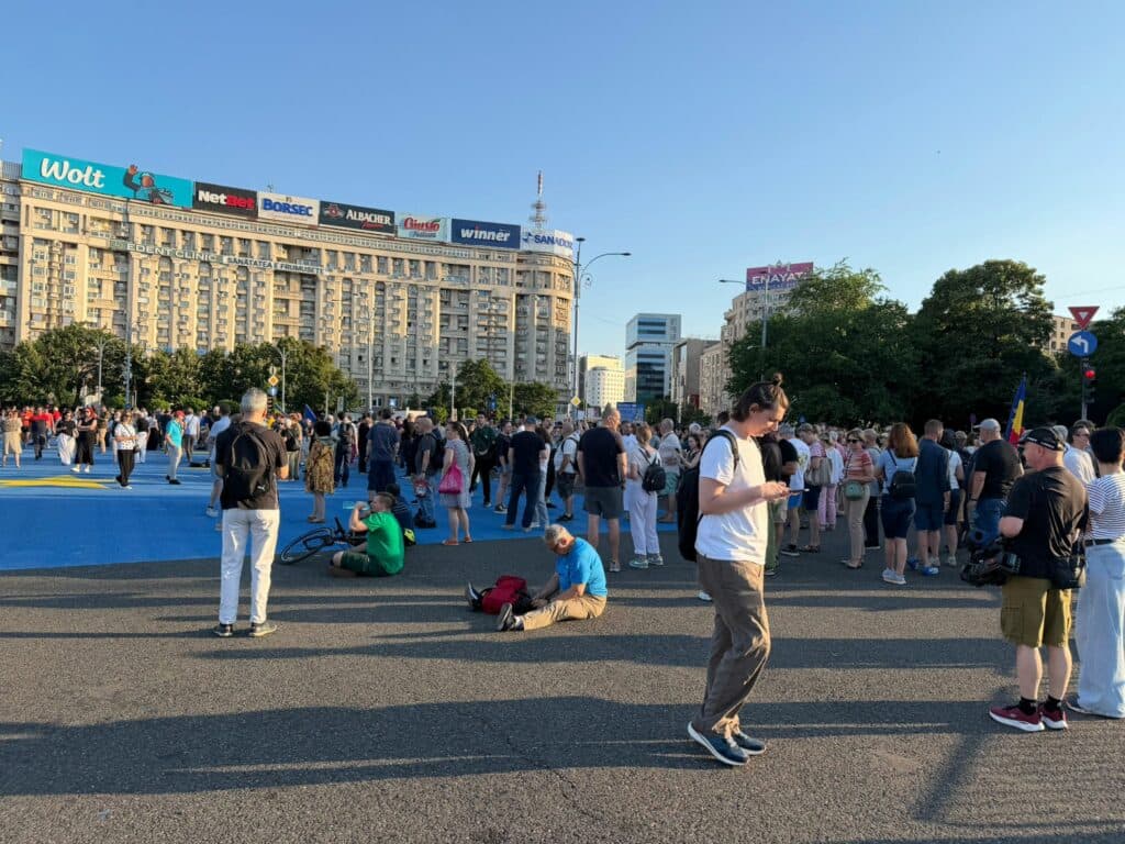 Manifestație vineri seară în Piața Victoriei, sub sloganul „E nevoie să apărăm democrația”