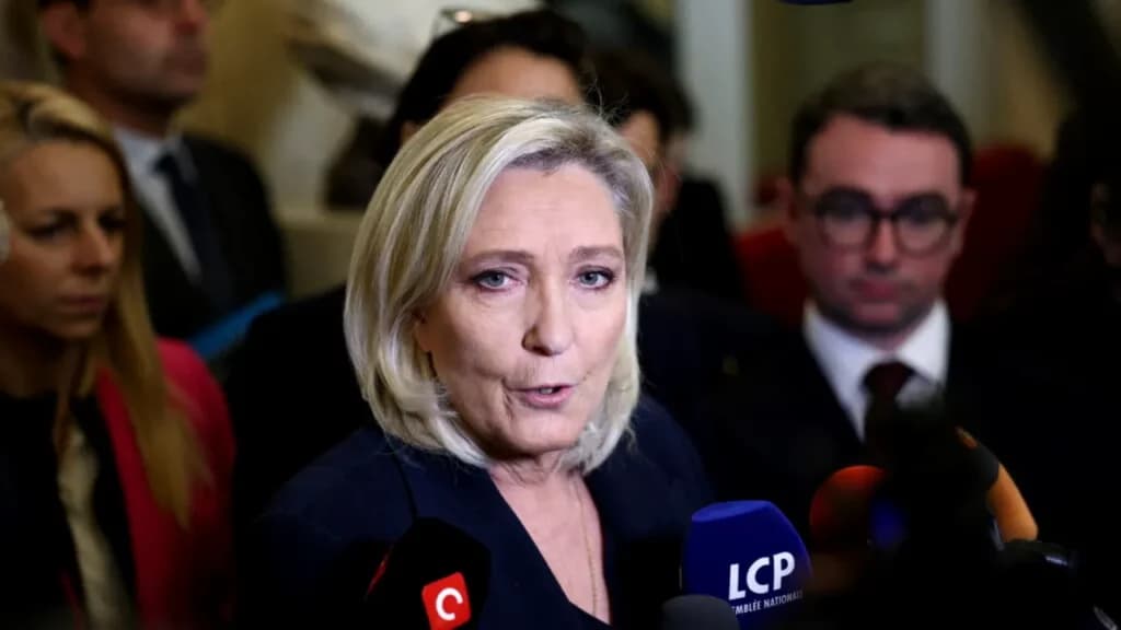 Marine Le Pen, condamnată la închisoare: 1 an de arest la domiciliu cu brățară electronică. Ce se întâmplă cu candidatura la Președinția Franței