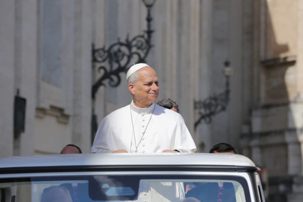 Papa Leon al XIV-lea, sfidat de catolicii tradiționaliști care continuă hirotonirile episcopale fără acordul său