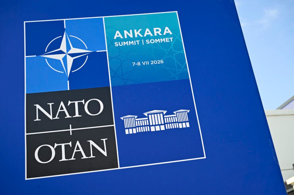 Summitul NATO de la Ankara începe sub amenințarea unei noi rupturi cu SUA. Trump pune din nou presiune pe aliați