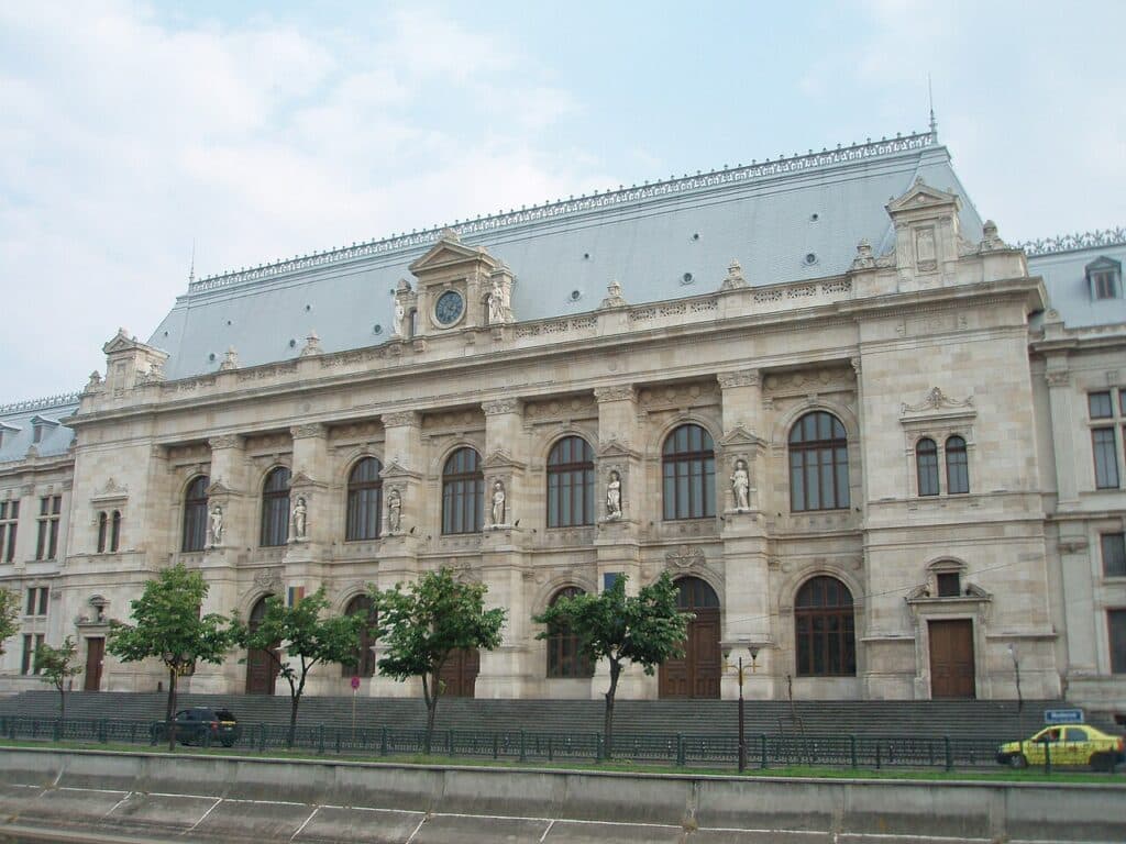Fostul ofiţer de poliţie judiciară din DNA Marius Moise, achitat definitiv în dosarul în care era acuzat de luare de mită, folosirea de informaţii nedestinate publicităţii şi favorizarea făptuitorului