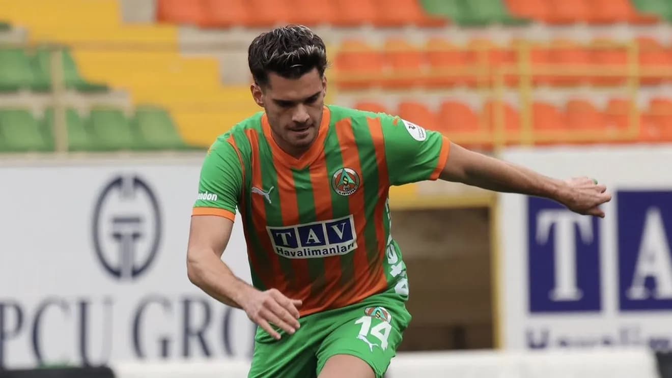 MERCATO A venit oferta pentru Ianis Hagi. S-a aflat de negocierile secrete pentru transferul fiului lui Gică Hagi