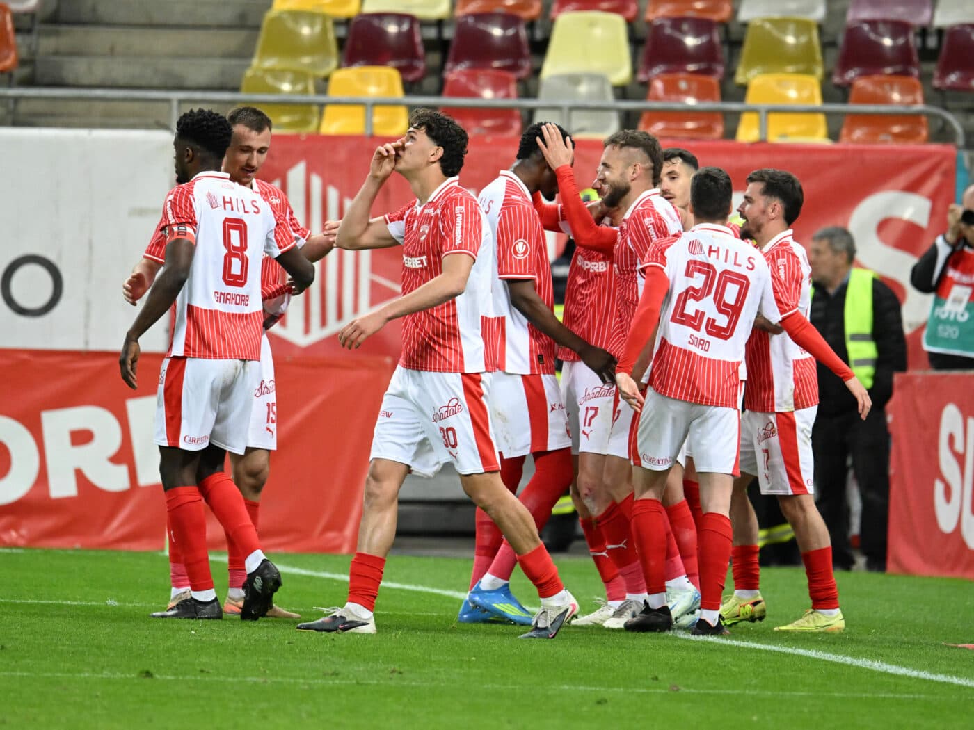 EXCLUSIV Fostul jucător al lui Milan și Lazio, convins că Dinamo poate fi coșmarul rivalei FCSB în finala pentru Europa: „Șanse mari să batem!”