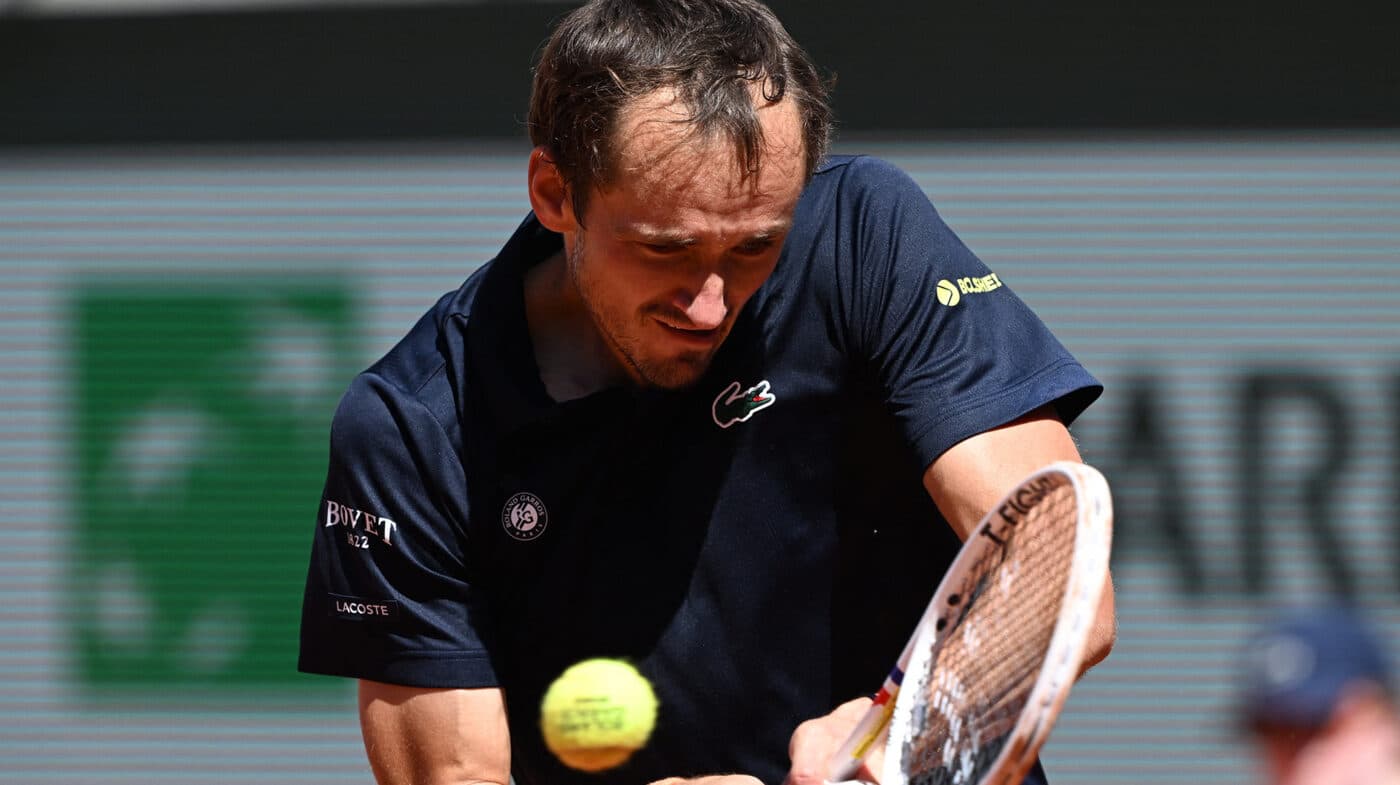 TENIS Ce i-a spus rusul Medvedev soției sale, direct de pe teren, în timpul meciului încheiat cu o RUȘINE ISTORICĂ la Roland Garros
