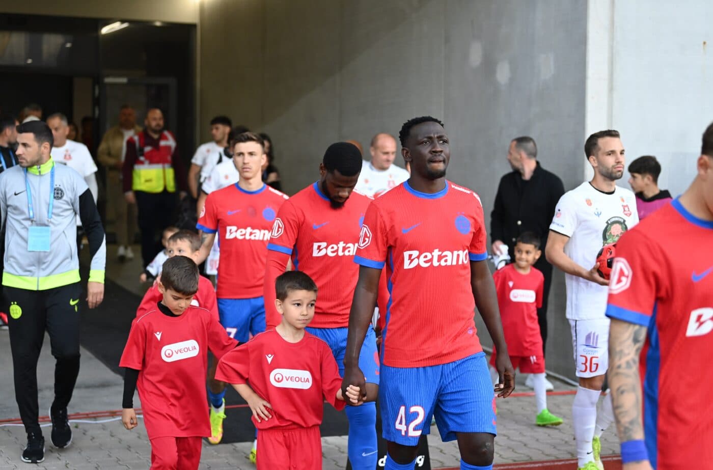 Anunț bombă! Mijlocașul a plecat de la FCSB chiar înainte de finala cu Dinamo: „E istorie! Trebuie să stea cu familia!”